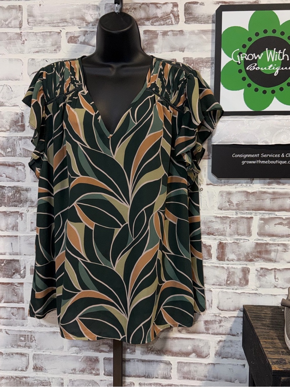 DR2 Black and Green Leaf-Print Flutter Sleeve Blouse